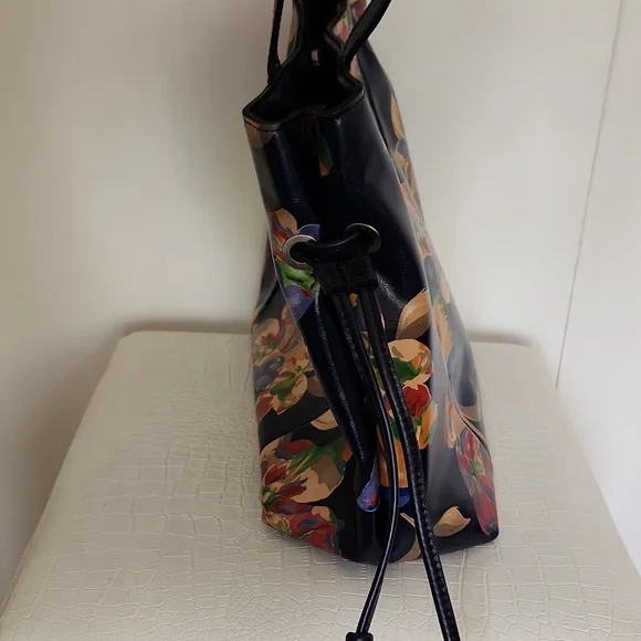 Patricia Nash navy floral handbag - Picture 2 of 7